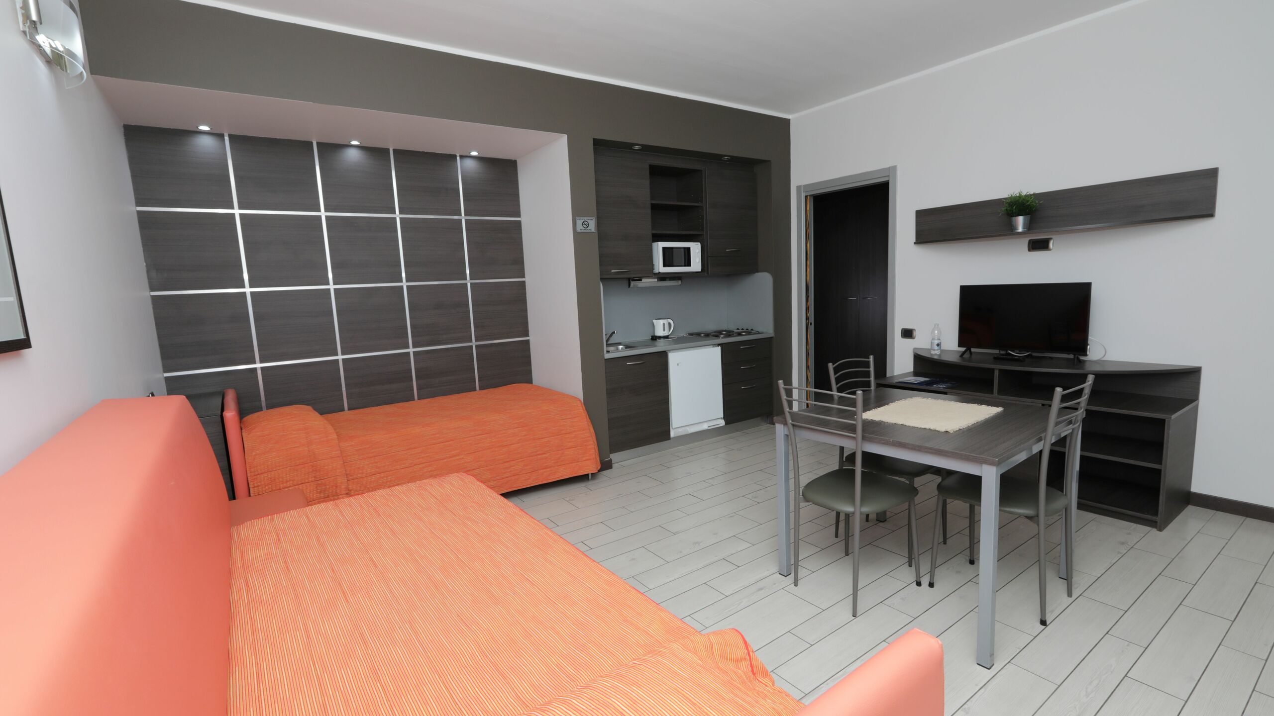 Hotel Residence Aurora -  vicino alla fiera di Milano ed autodromo di Monza Residence Aurora | Monolocale con balcone