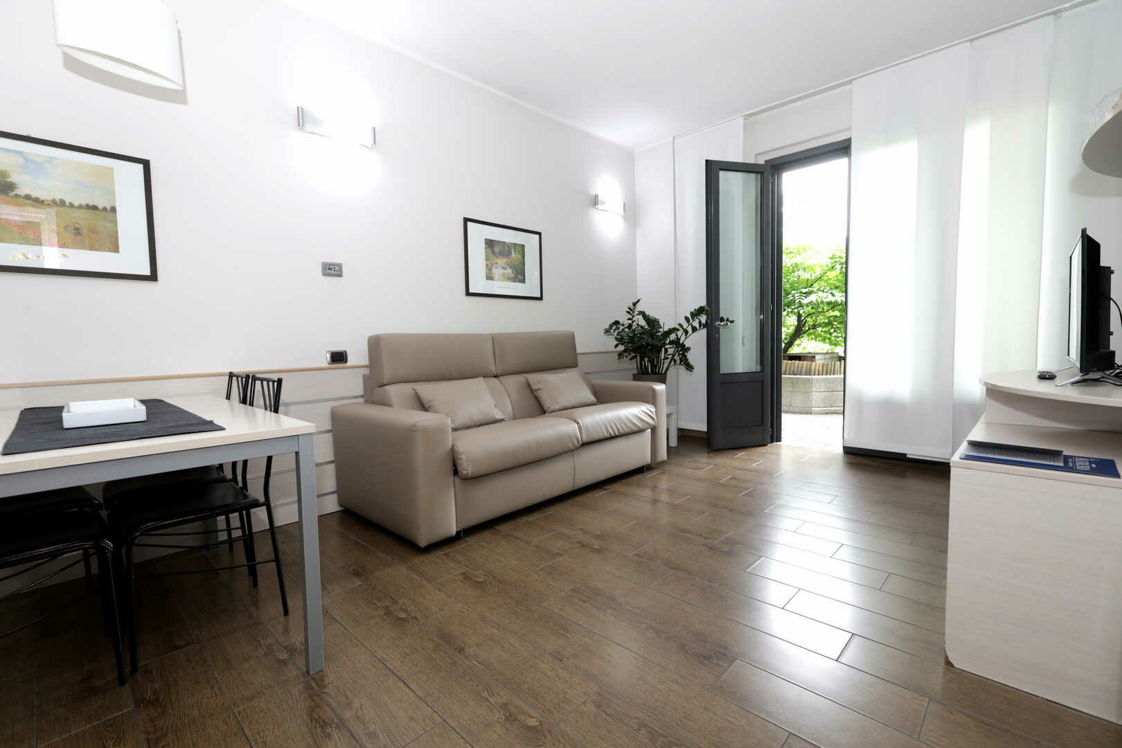 Hotel Residence Aurora -  vicino alla fiera di Milano ed autodromo di Monza Residence Aurora | Appartamento con uno camera da letto piano terra