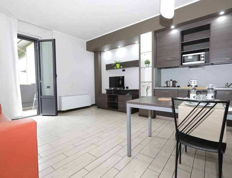 Hotel Residence Aurora -  vicino alla fiera di Milano ed autodromo di Monza Residence Aurora | Appartamento Deluxe balcone vista giardino