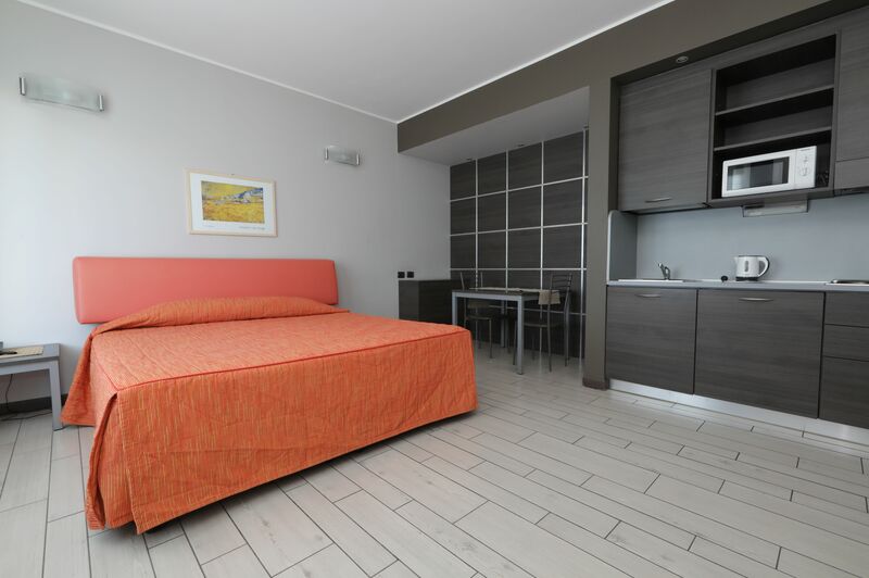 Residence Aurora a Milano - Monolocale con balcone vista giardino