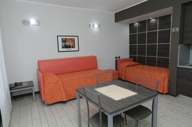 Residence Aurora a Milano - Monolocale con balcone vista giardino