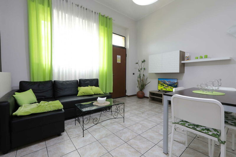 Residence Aurora a Milano - App 2 camere da letto struttura separata con street level entrance