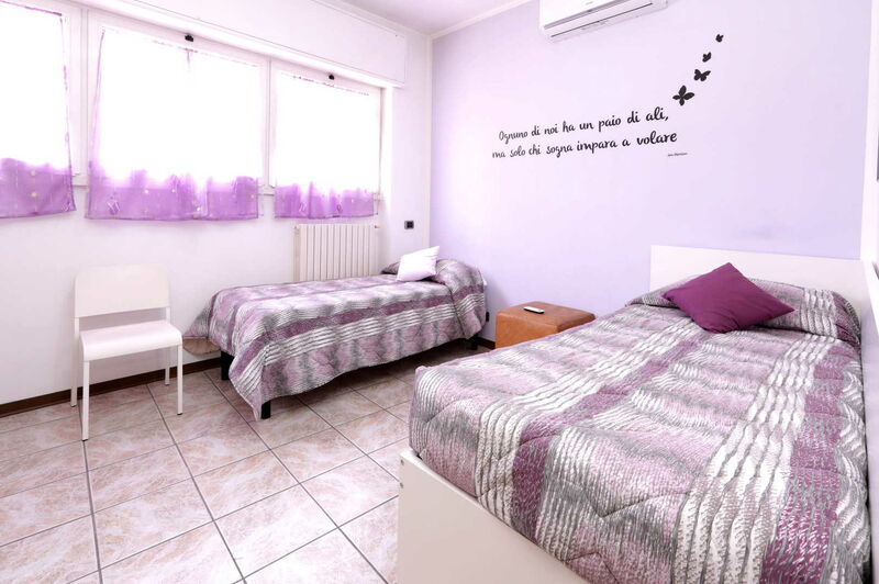 Residence Aurora a Milano - App 2 camere da letto struttura separata con street level entrance