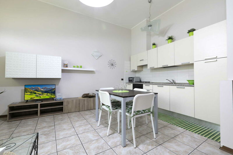 Residence Aurora a Milano - App 2 camere da letto struttura separata con street level entrance