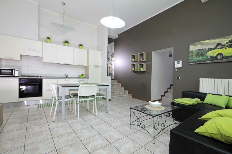 Residence Aurora a Milano - App 2 camere da letto struttura separata con street level entrance